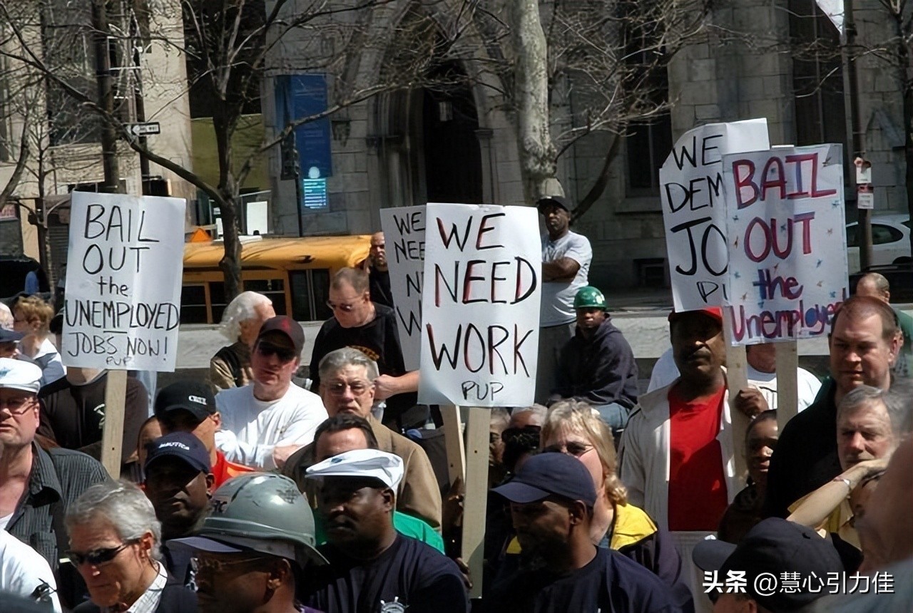 一吨砂子从3万涨到40万！中国光伏被美国漫天要价，要被卡脖子?