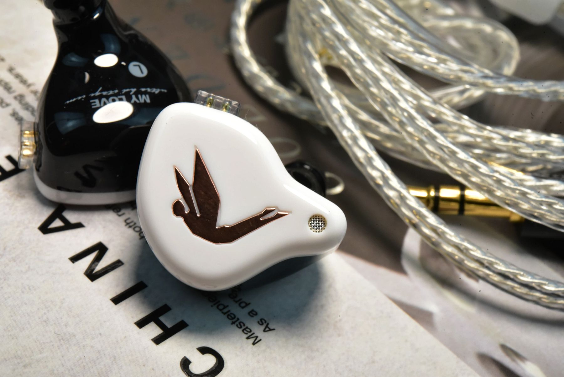 和苹果耳机媲美的百元耳机,哪款耳机可以和苹果耳机媲美