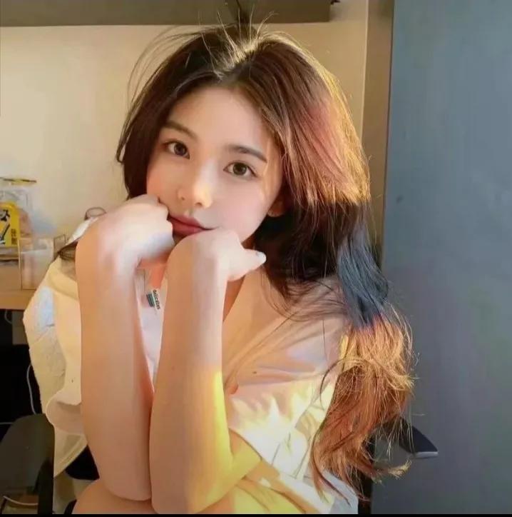 裙裾飞扬的解释,裙裾飞扬下半句