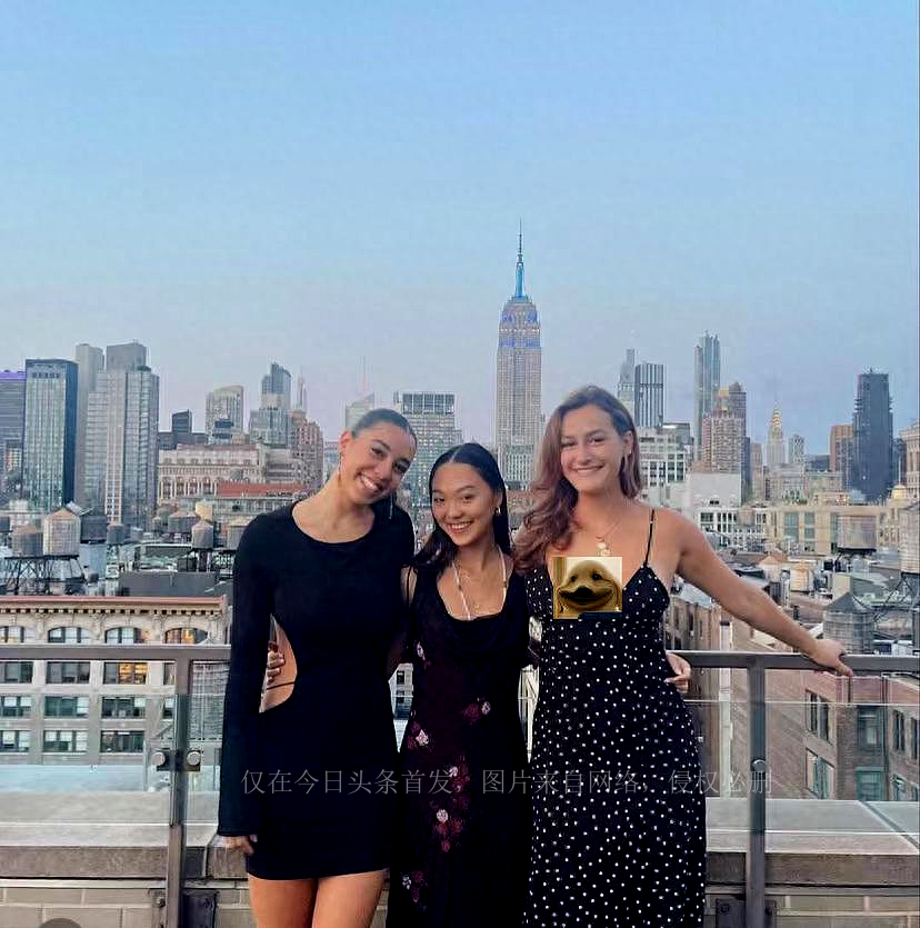 李连杰利智的两个女儿多少岁了,利智和李连杰女儿多大