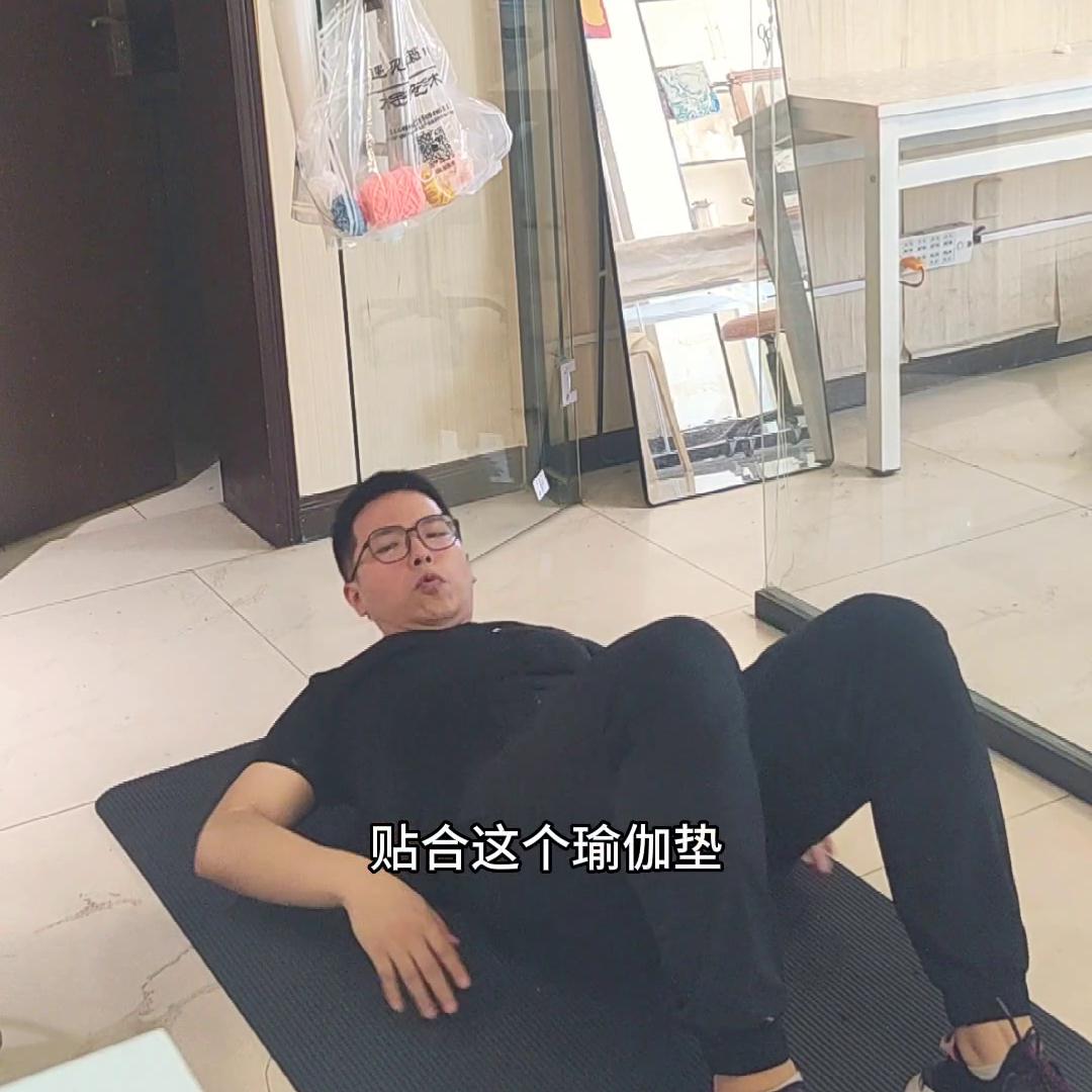 腰椎间盘突出可以练习卷腹操吗,腰间盘突出能做卷腹动作吗