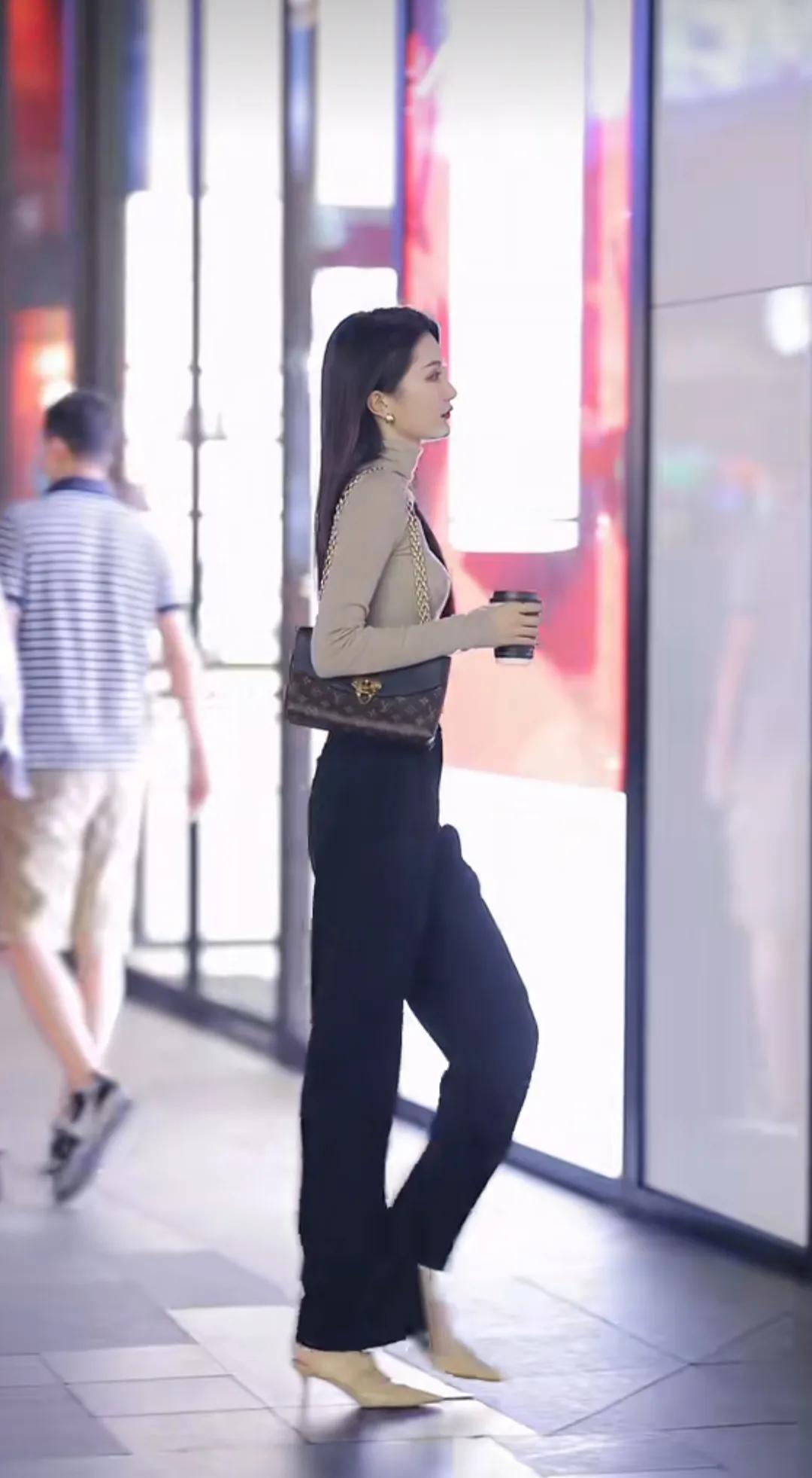 气质女走路教程,气质女生是怎么走路的