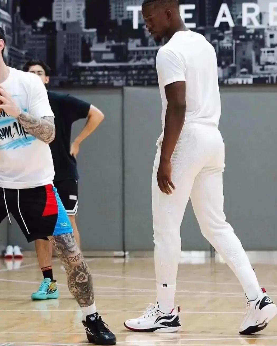 新鞋抢先看！巴特勒2代有点像？Kobe4复刻推出黑曼巴配色！