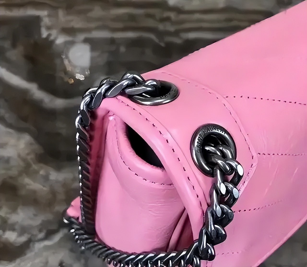 奢侈品包包磨损怎么修复,奢侈品包包起皮了怎么修复