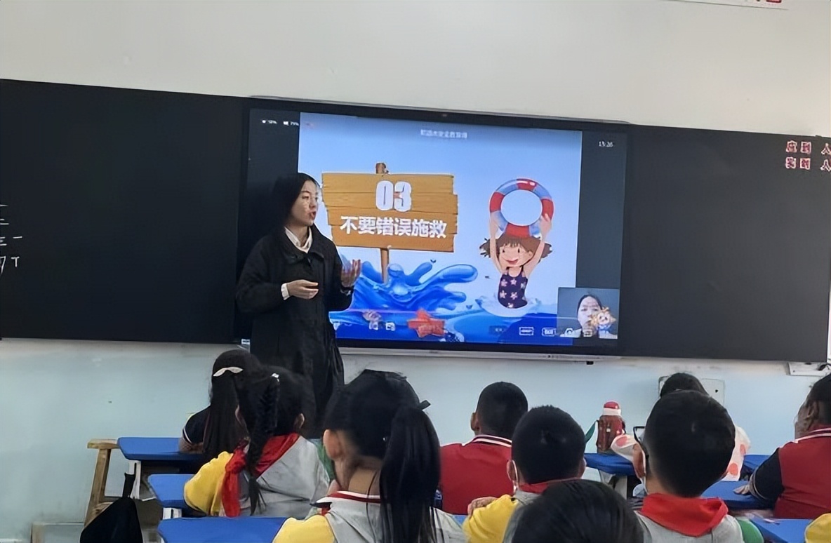 安全防范，平安相伴——包钢实验二小安全教育月系列德育课活动