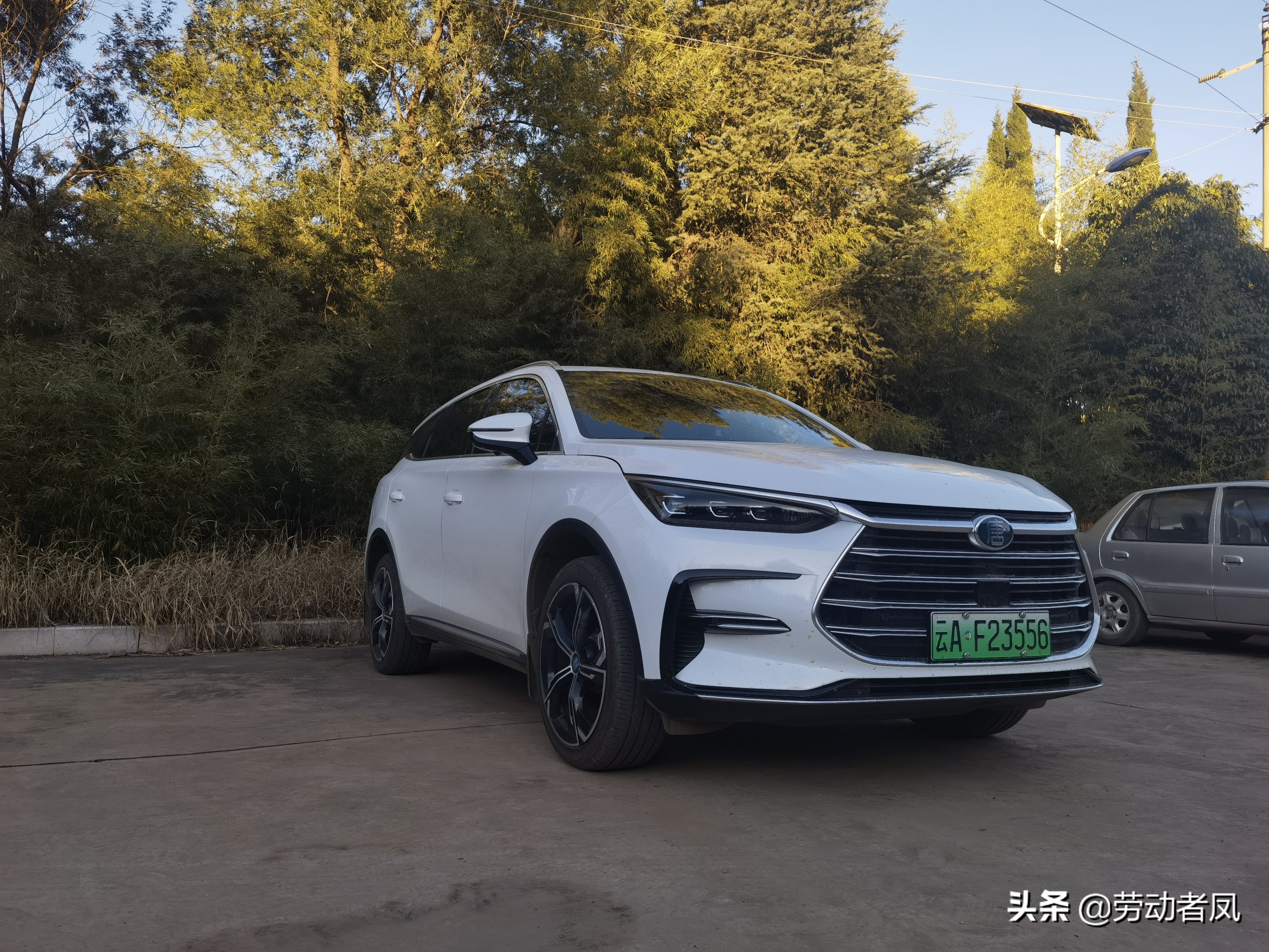 唐dmp前挡风玻璃自爆,唐dmi前挡风玻璃破了走保险吗