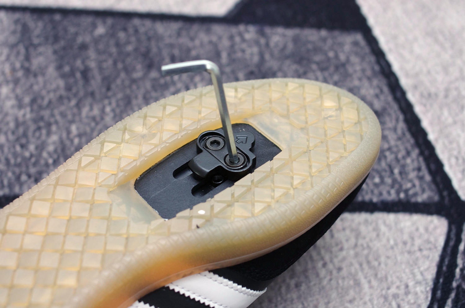 阿迪达斯单车,阿迪公路慢跑鞋