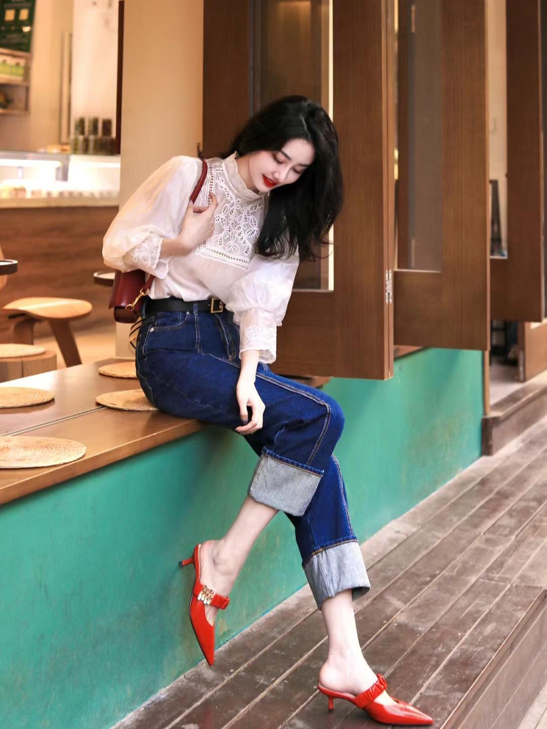 牛仔裤除了搭小白鞋还能搭什么鞋 (白色牛仔裤搭什么鞋子)