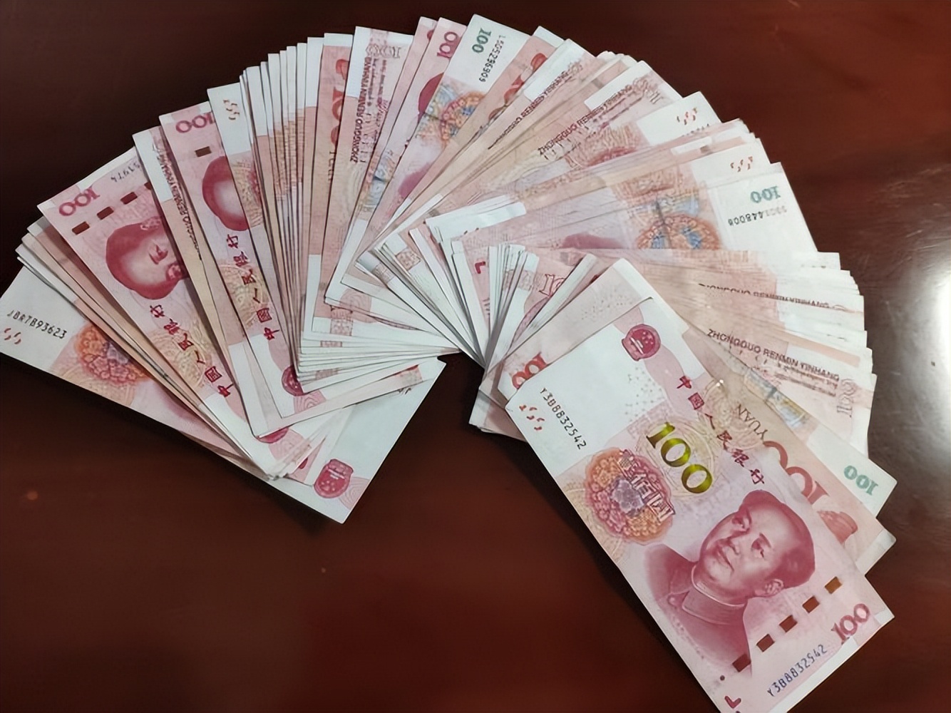 23岁女大学生，为给父亲治病上门做“生意”，每次收500到1000元