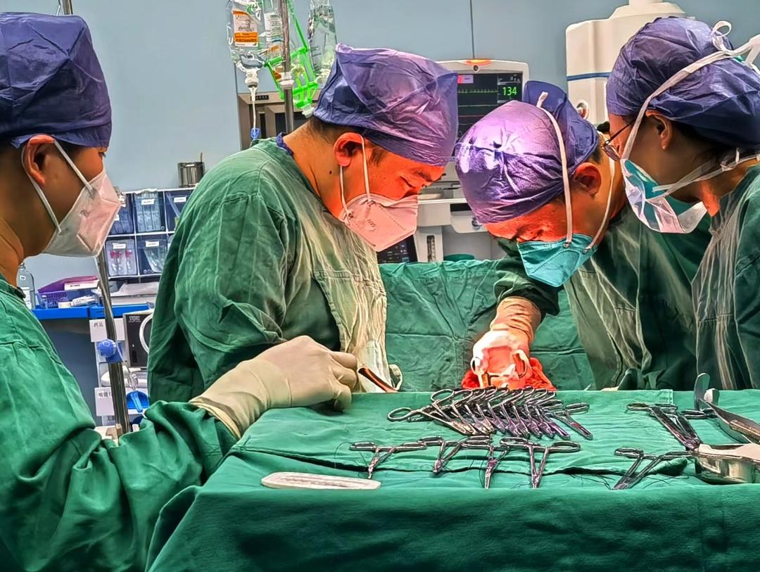 【旗山医讯】人民的“医”靠|深夜返岗救护生命肠梗阻休克病人转危为安