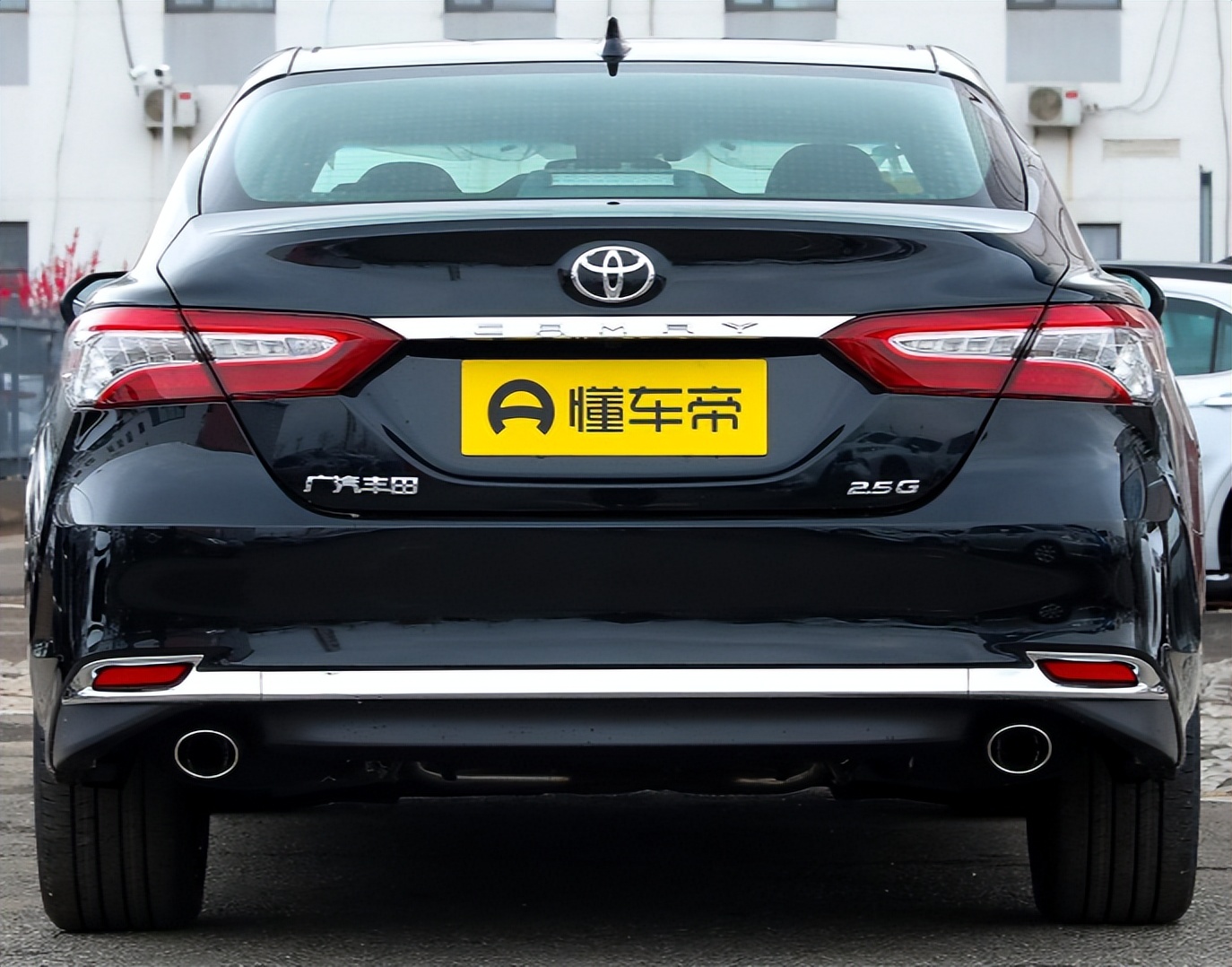 大众迈腾和凯美瑞2.5,大众迈腾330对比丰田凯美瑞2.0双擎