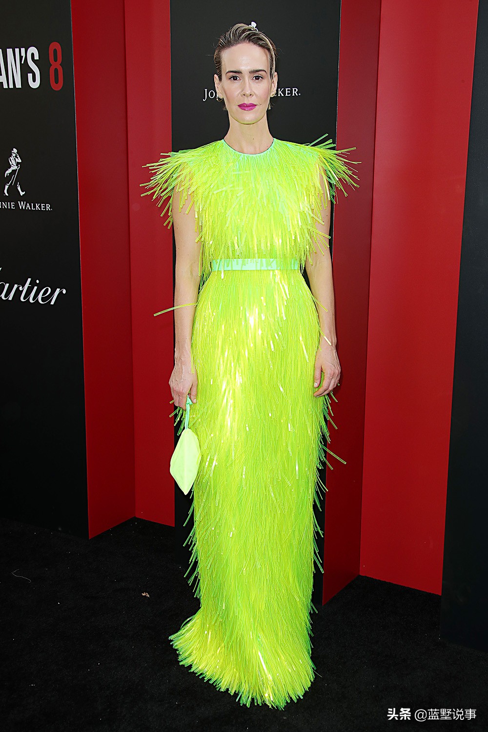 女明星穿什么颜色的衣服,女明星会穿特别的颜色的衣服么