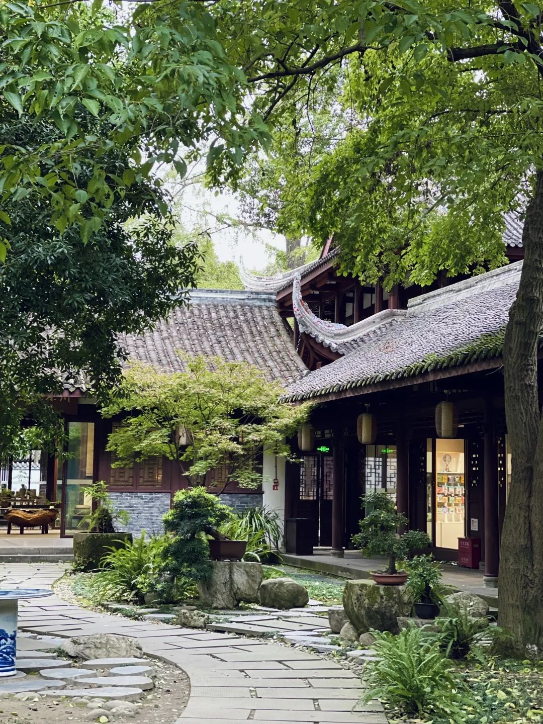 秋雨｜江虹明远饮，峡雨落馀飞