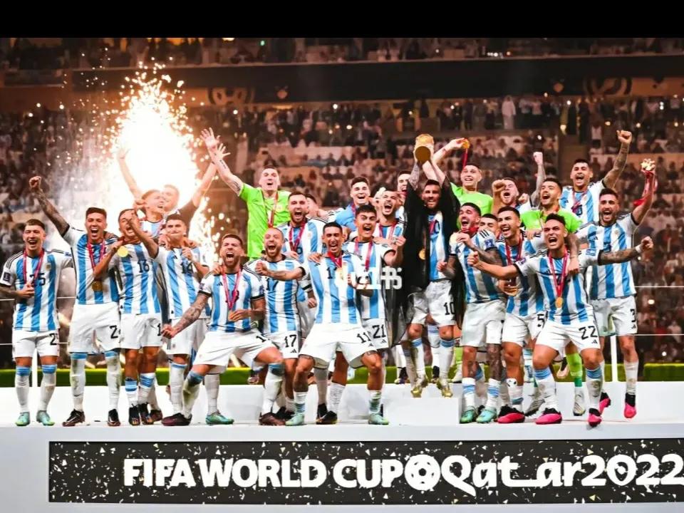 【排球·主观题】什么是自大？什么叫傲慢？