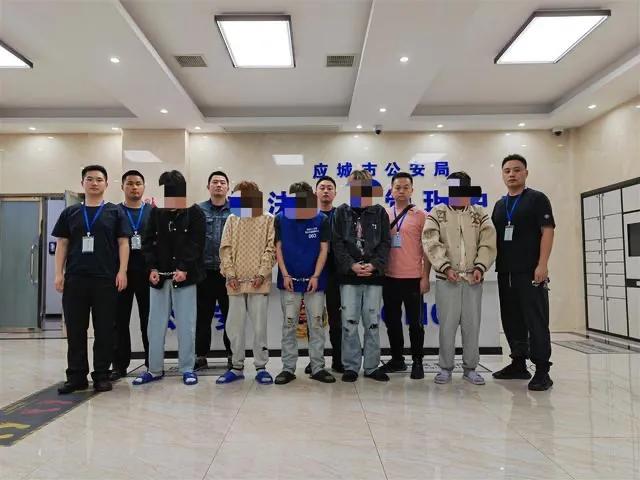 警方抓捕了多个聊天应用团伙,通过远程控制拨打电话实施诈骗