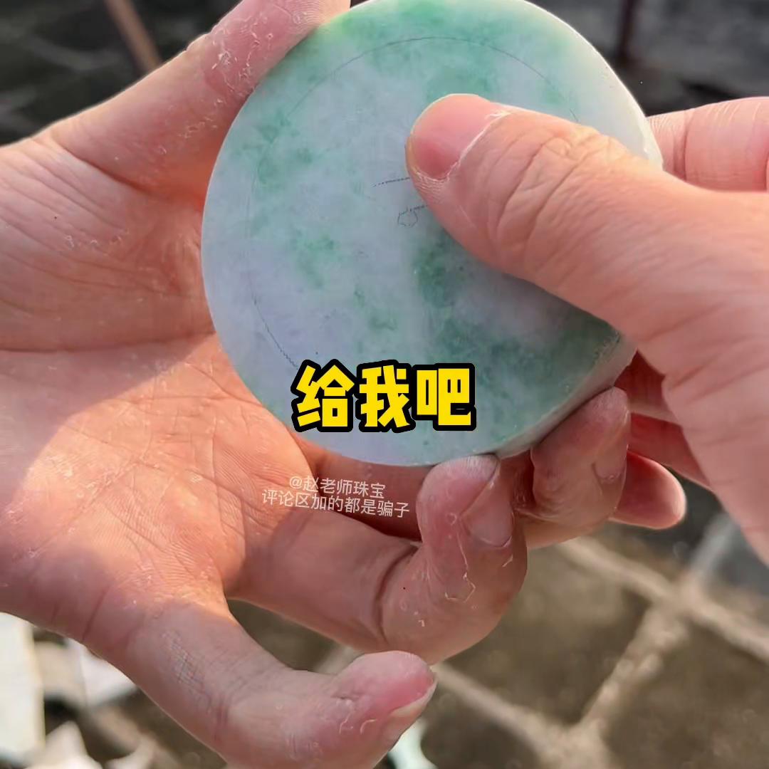 哪种紫色的翡翠手镯最好,淡淡的紫色的翡翠手镯