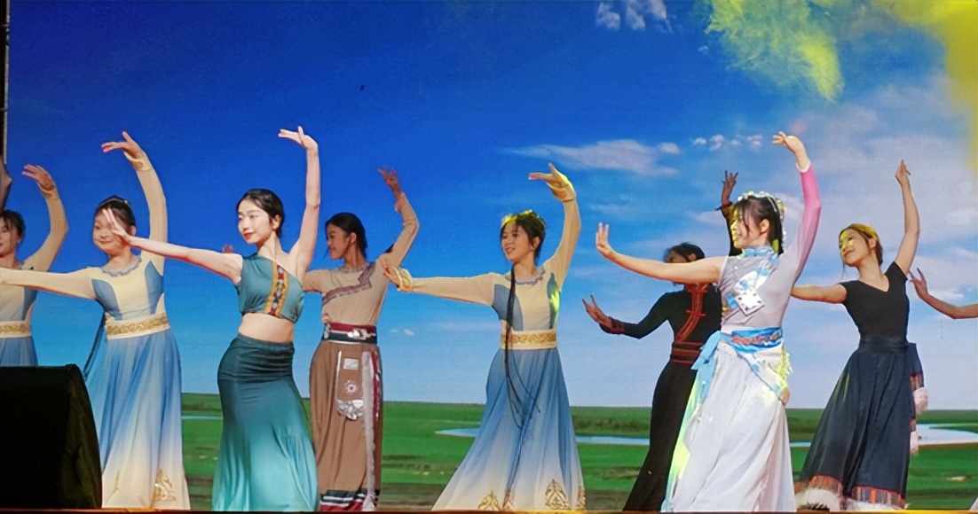 帅哥美女云集的专业等你来！|欢迎填报艺术与教育学院