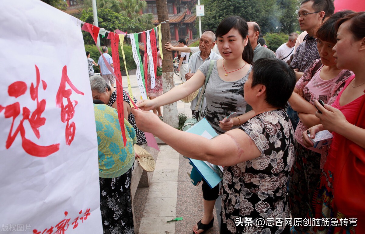 两头尖尖没有口,手脚耳目都没有,你要问他是什么(打一动物)