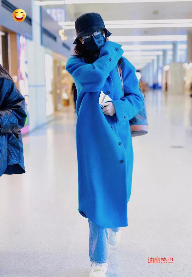 赵丽颖和张小斐同台穿的衣服,张小斐赵丽颖粉色大衣