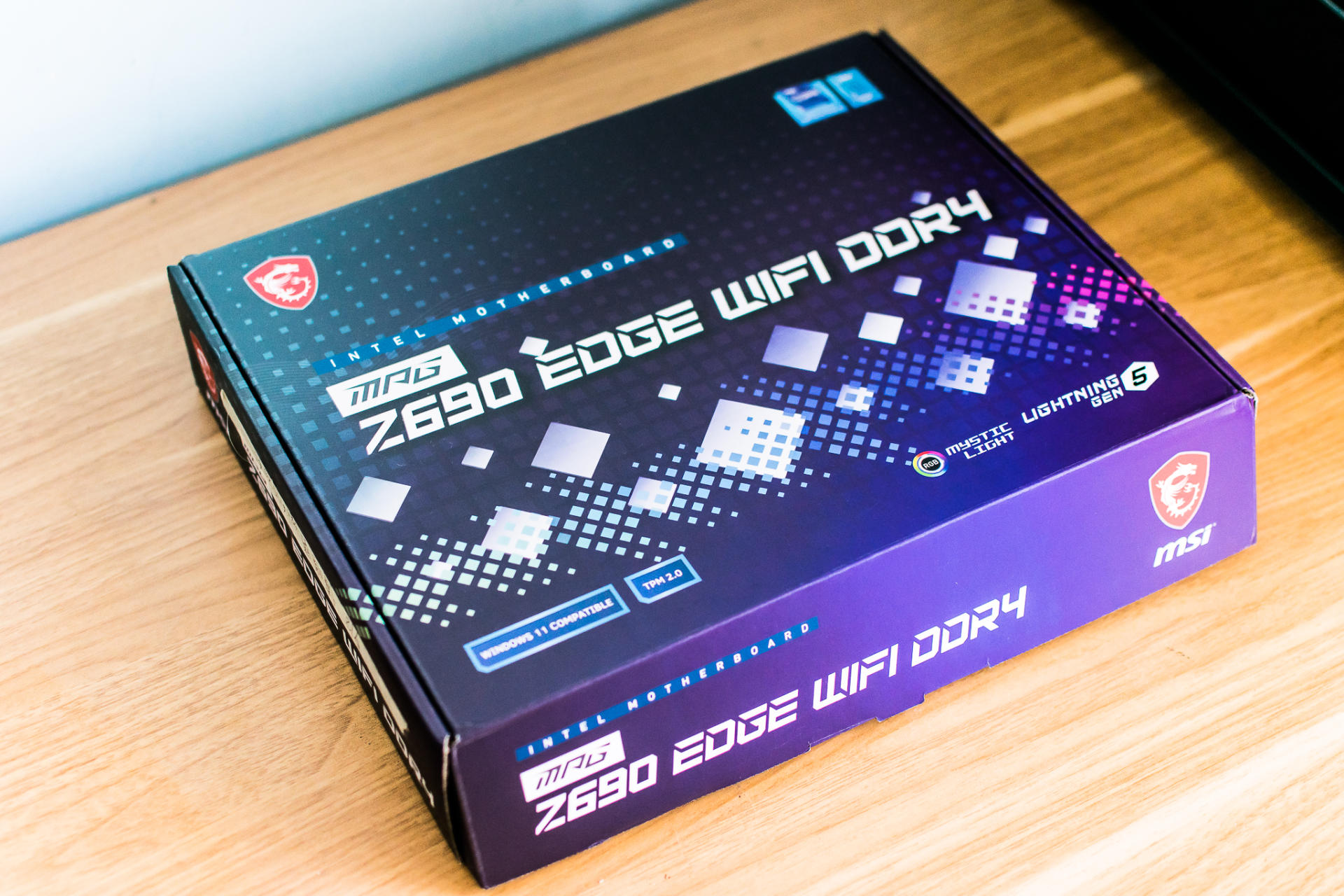 微星刀锋100r机箱装配,微星刀锋100r机箱详细介绍