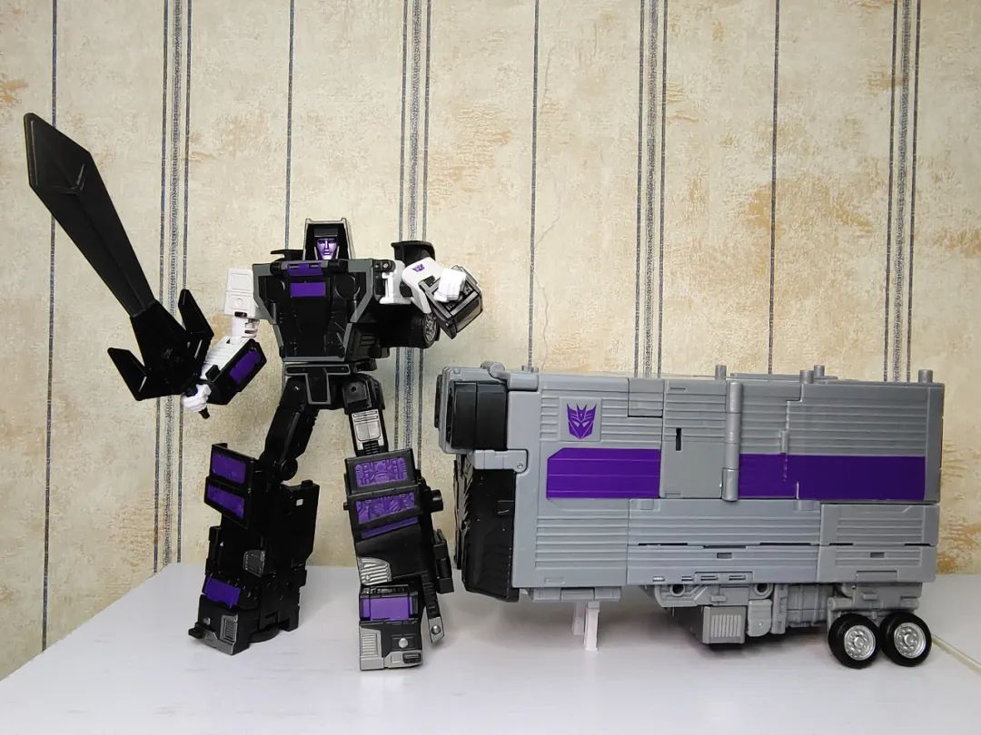 合体嘛，不寒碜——传世指挥官级汽车大师开箱测评