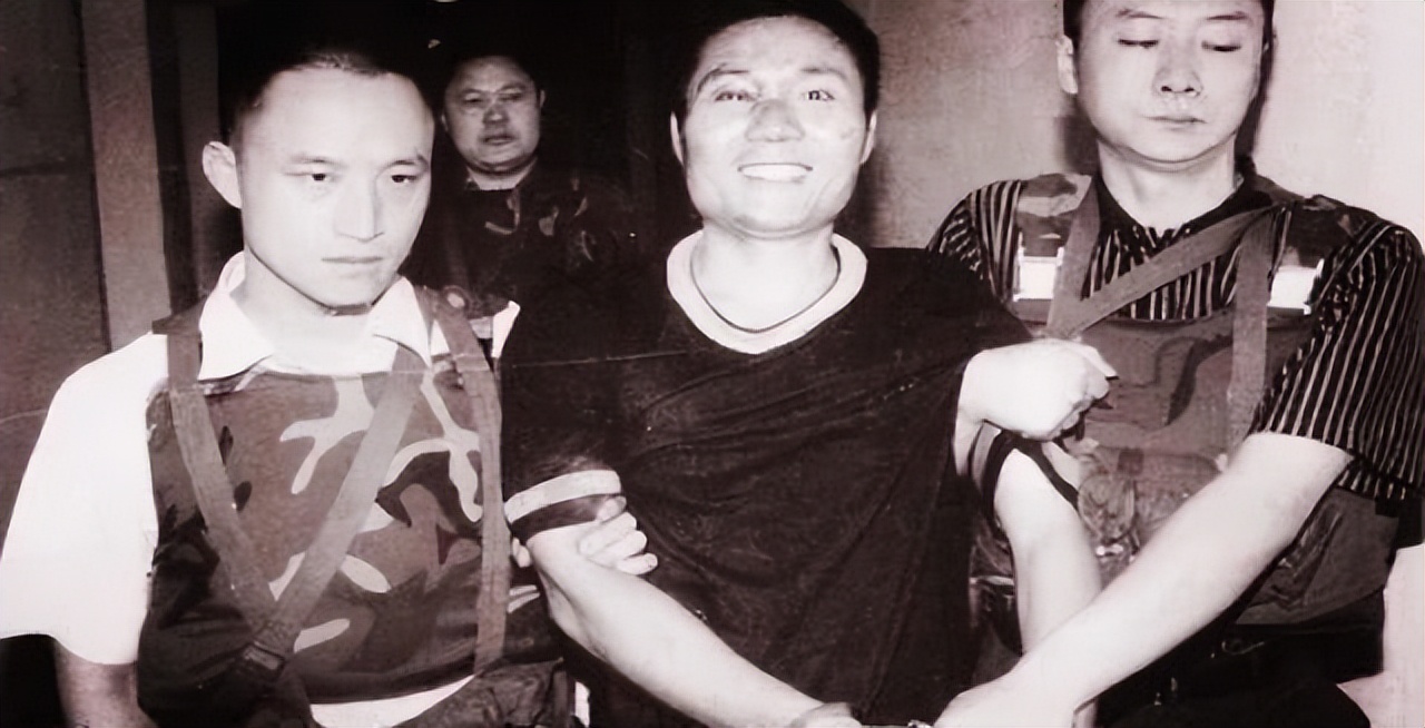 中国第一悍匪张君真实事迹,中国第一悍匪张君因为什么被捕