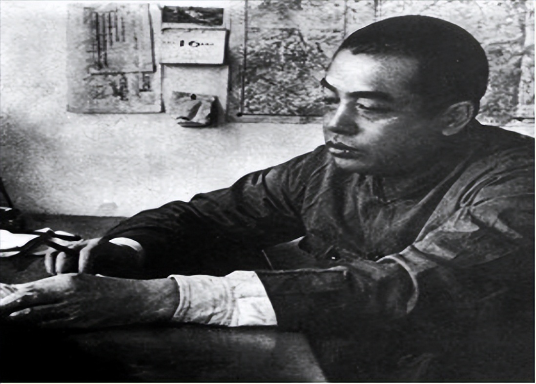 8个团拿不下日军500人，陈赓苦无对策，*伯承刘**提出：日军怕打屁股