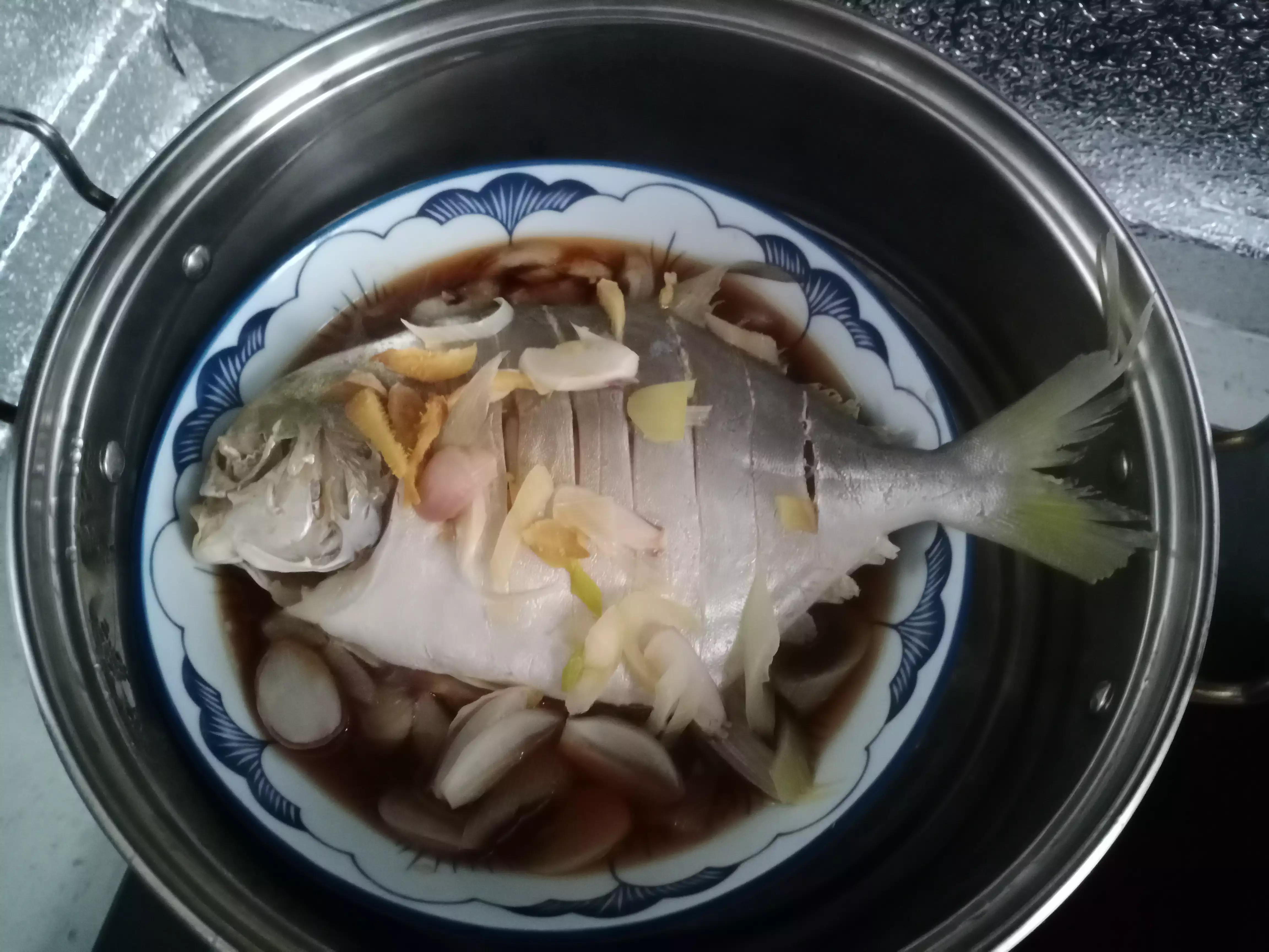 清蒸金鲳鱼用放醋吗,清蒸金鲳鱼花式改刀