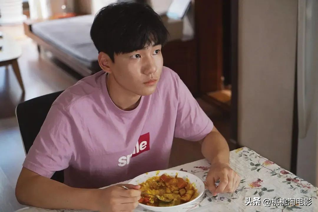 很感动，因为她一直还在坚持