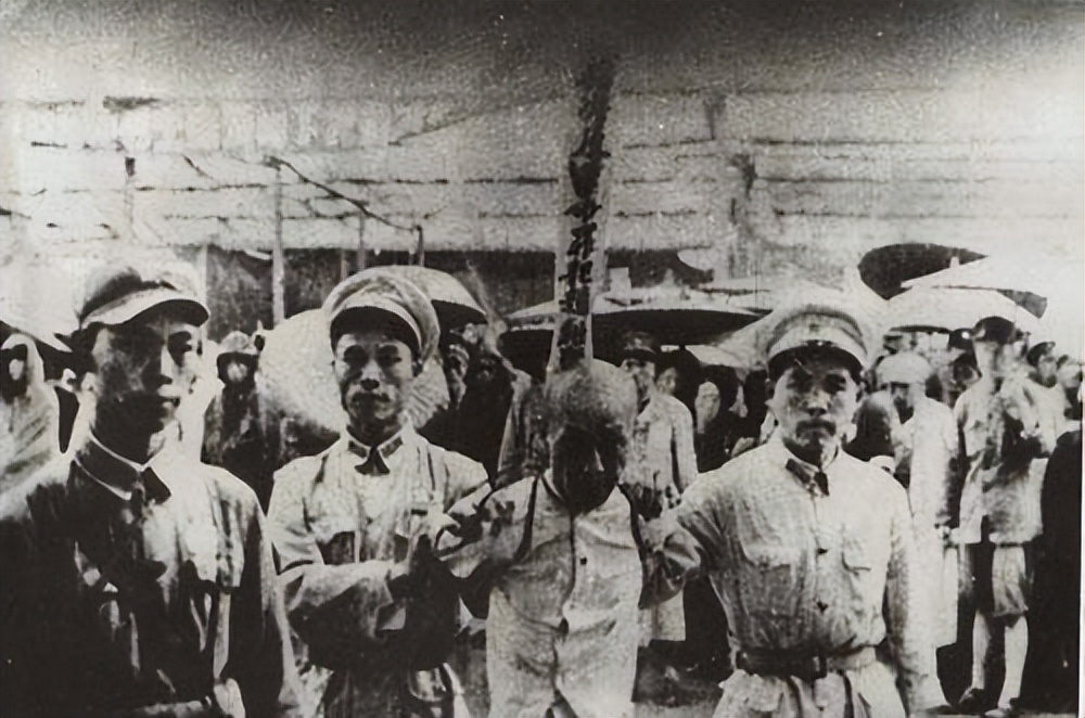 密令：惯匪唐汉云狡诈嗜杀，如难活捉，可就地正法；最后母女立功