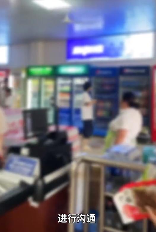 学校小卖部的垃圾食品曝光,学校小卖部垃圾食品曝光