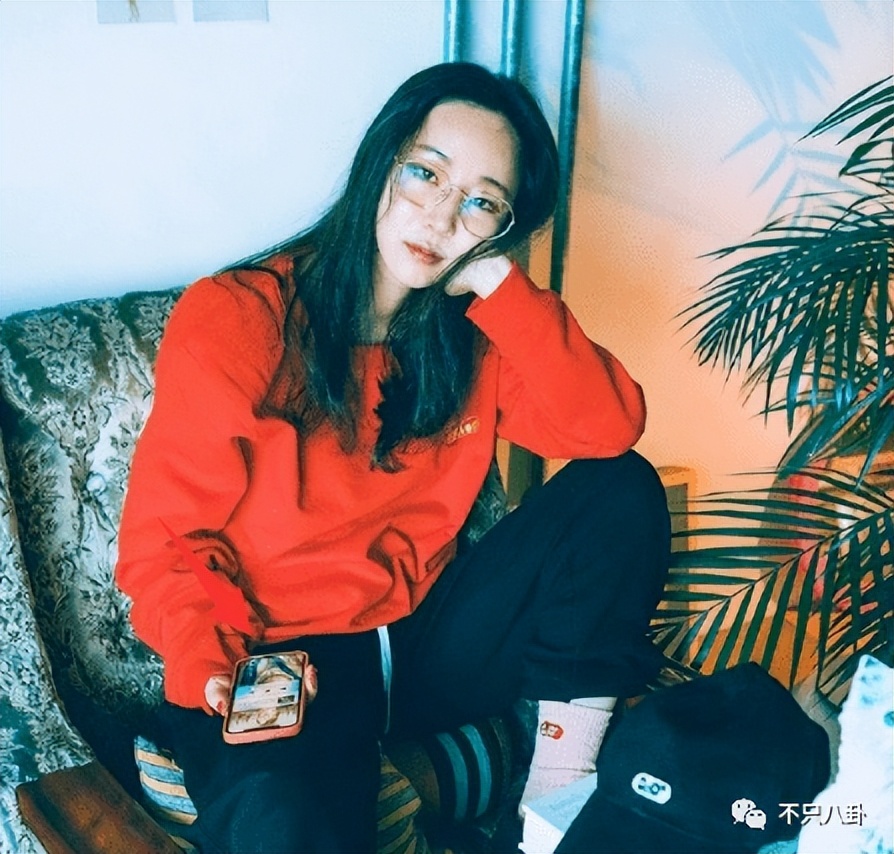 喜欢美女都不行？一张手机屏保引发的争吵......