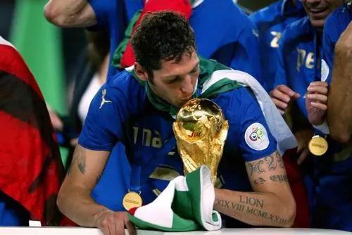 马特拉齐齐达内眼神,马特拉齐挑逗齐达内