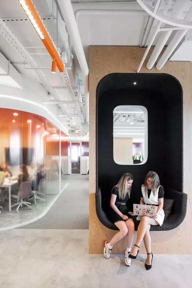 地球另一边的人们是倒着吗,地球另一侧的人不会掉下去吗