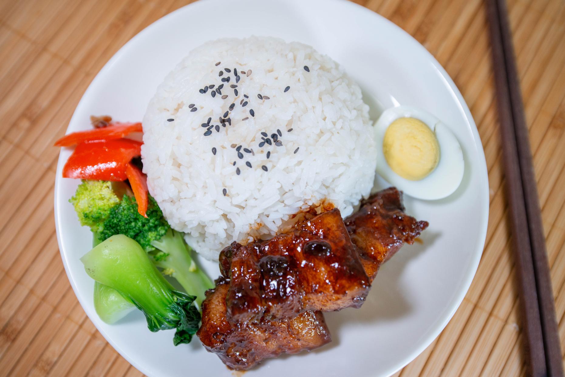 米饭煮的好和电饭煲有关系么,煮了5天的米饭还能吃吗