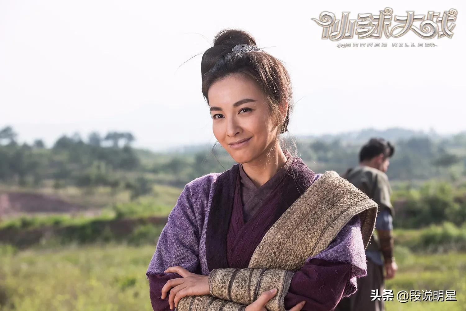 大牌明星拍电影秀智商下限，复仇者与八仙踢球，球不是这么踢的！