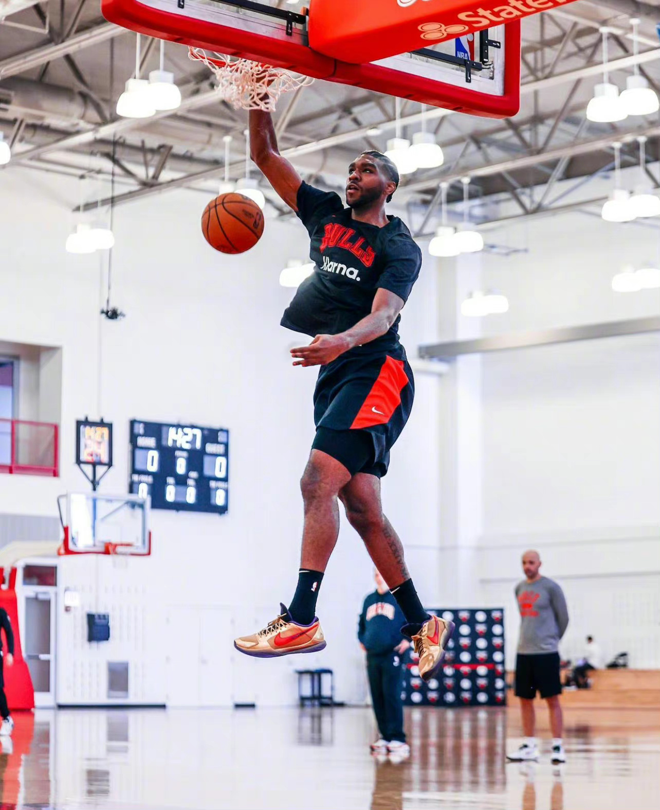 nba威金斯比赛,威金斯比赛穿的什么鞋