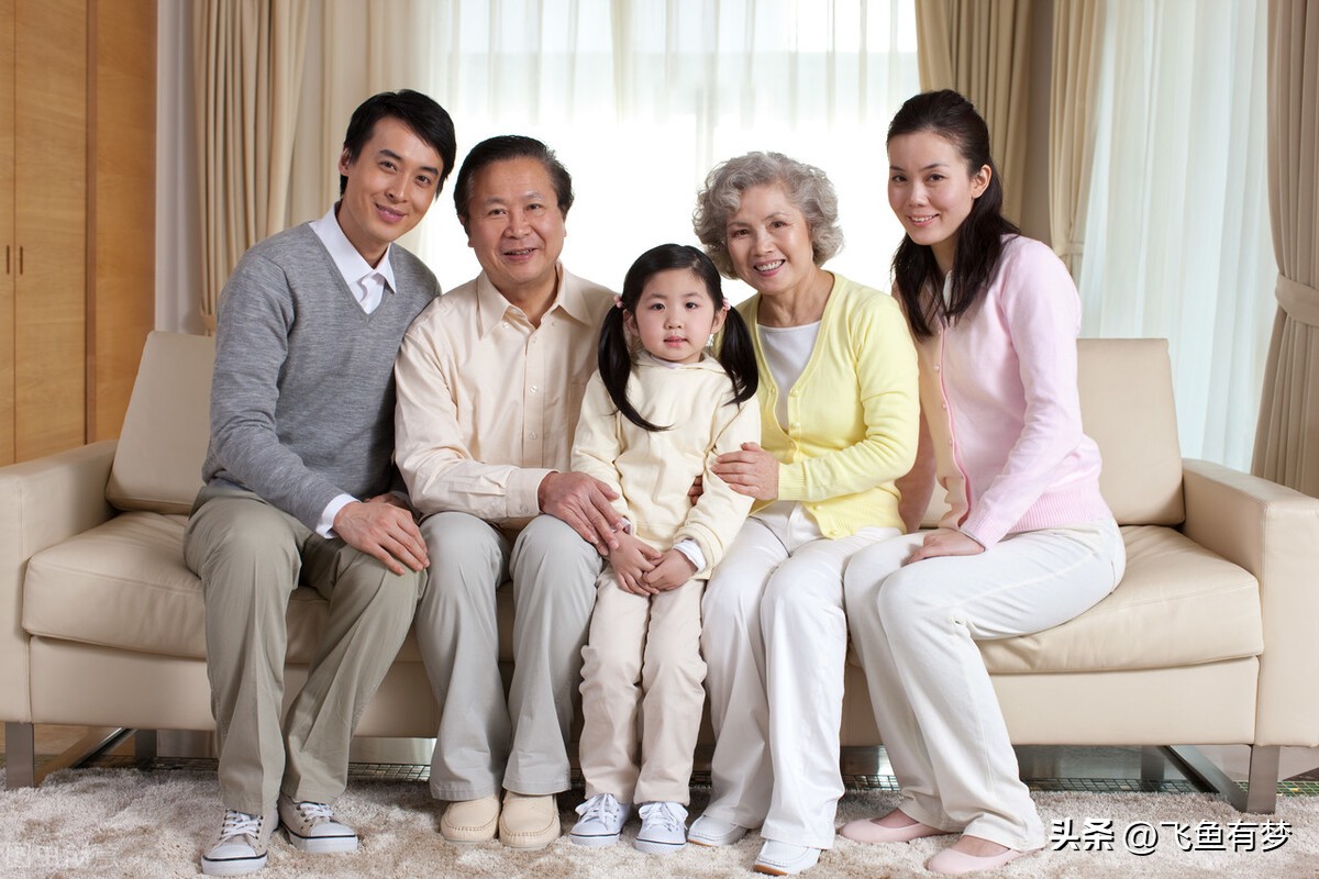 小孩老是黏着妈妈怎么办,宝宝断奶成功后整天黏着妈妈哭闹