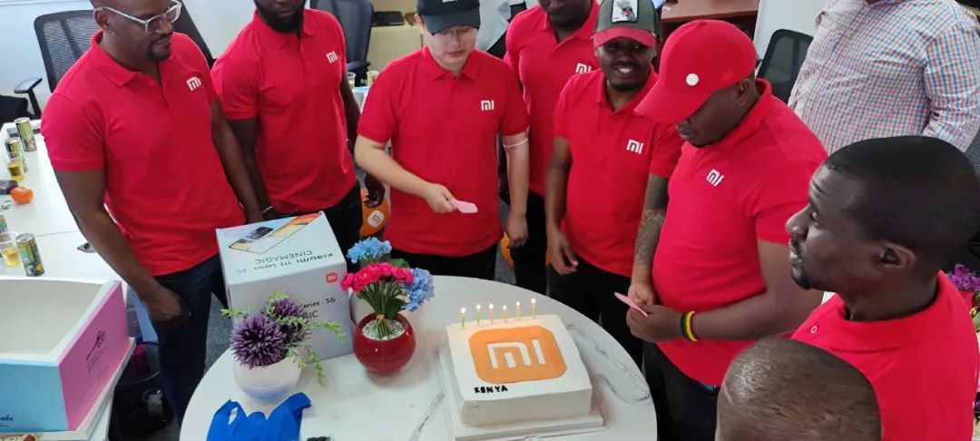 地球另一边的人们是倒着吗,地球另一侧的人不会掉下去吗