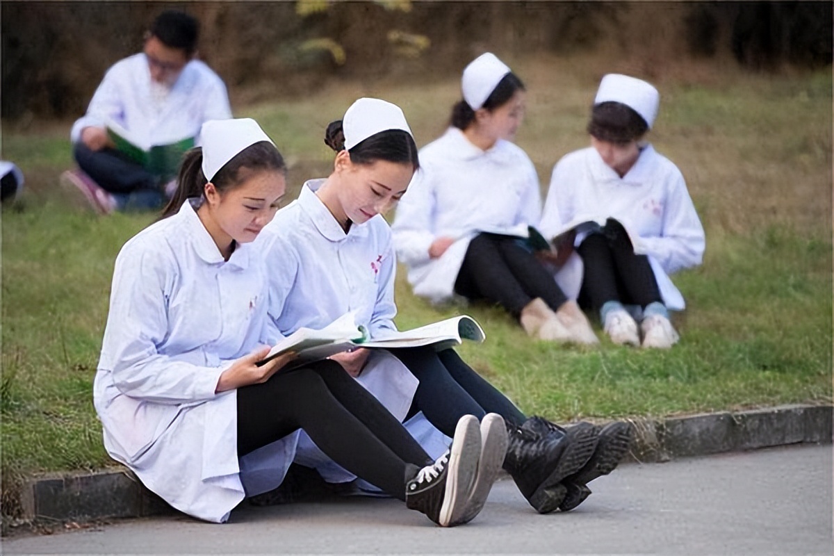 青岛第一卫校2024年招生计划,青岛卫校2023年招生简章