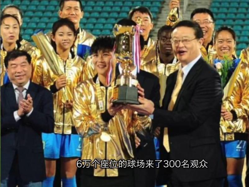 足球评论人董路回击冯巩,董路回应冯巩