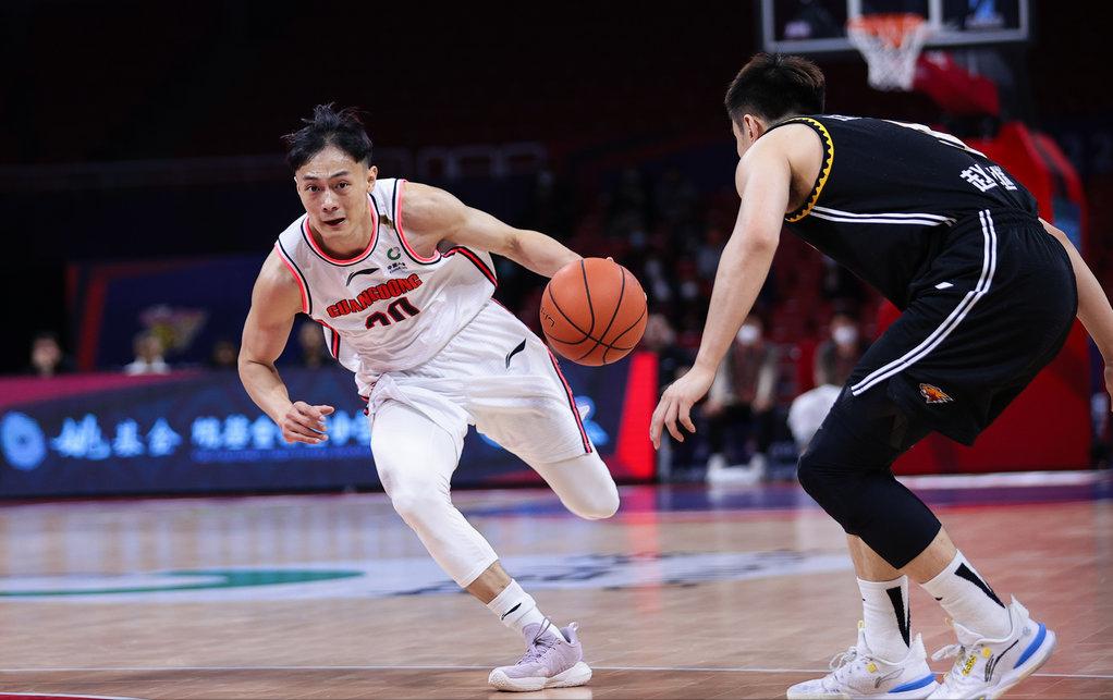 广东队主场讲不出再见,在有限的青春里去一趟广东队主场