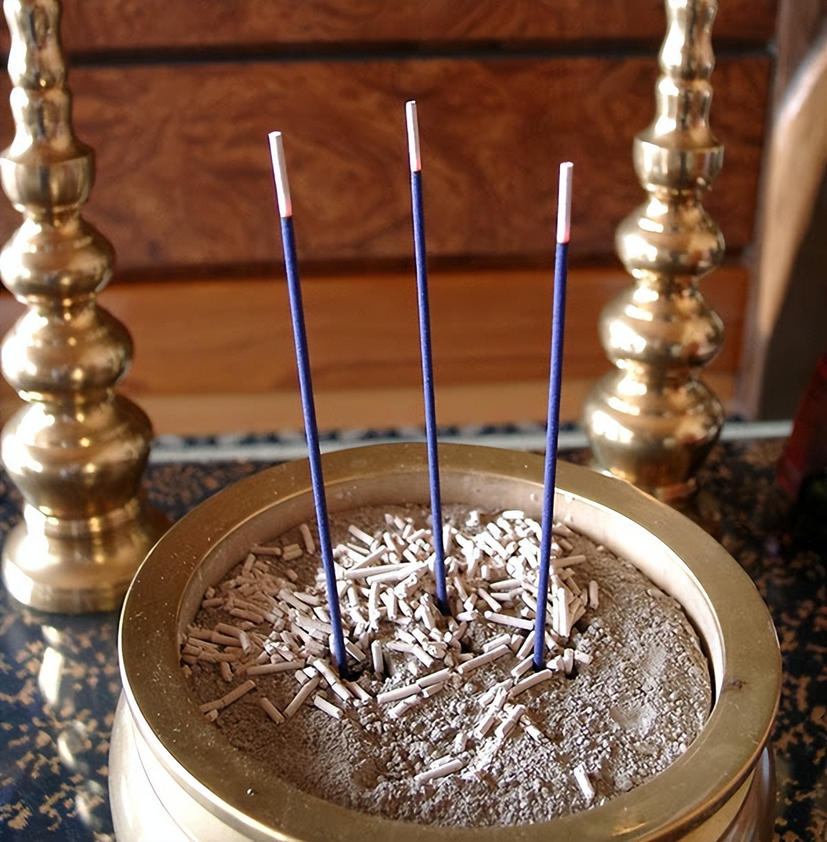 烧香烧到长生香有什么好处,烧断头香代表什么