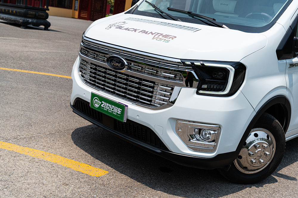 卫航福特f590商务房车价格,卫航v363公务舱房车