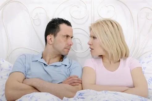 情侣之间冷战不说话怎么解决,情侣之间冷战有隔阂了怎么办