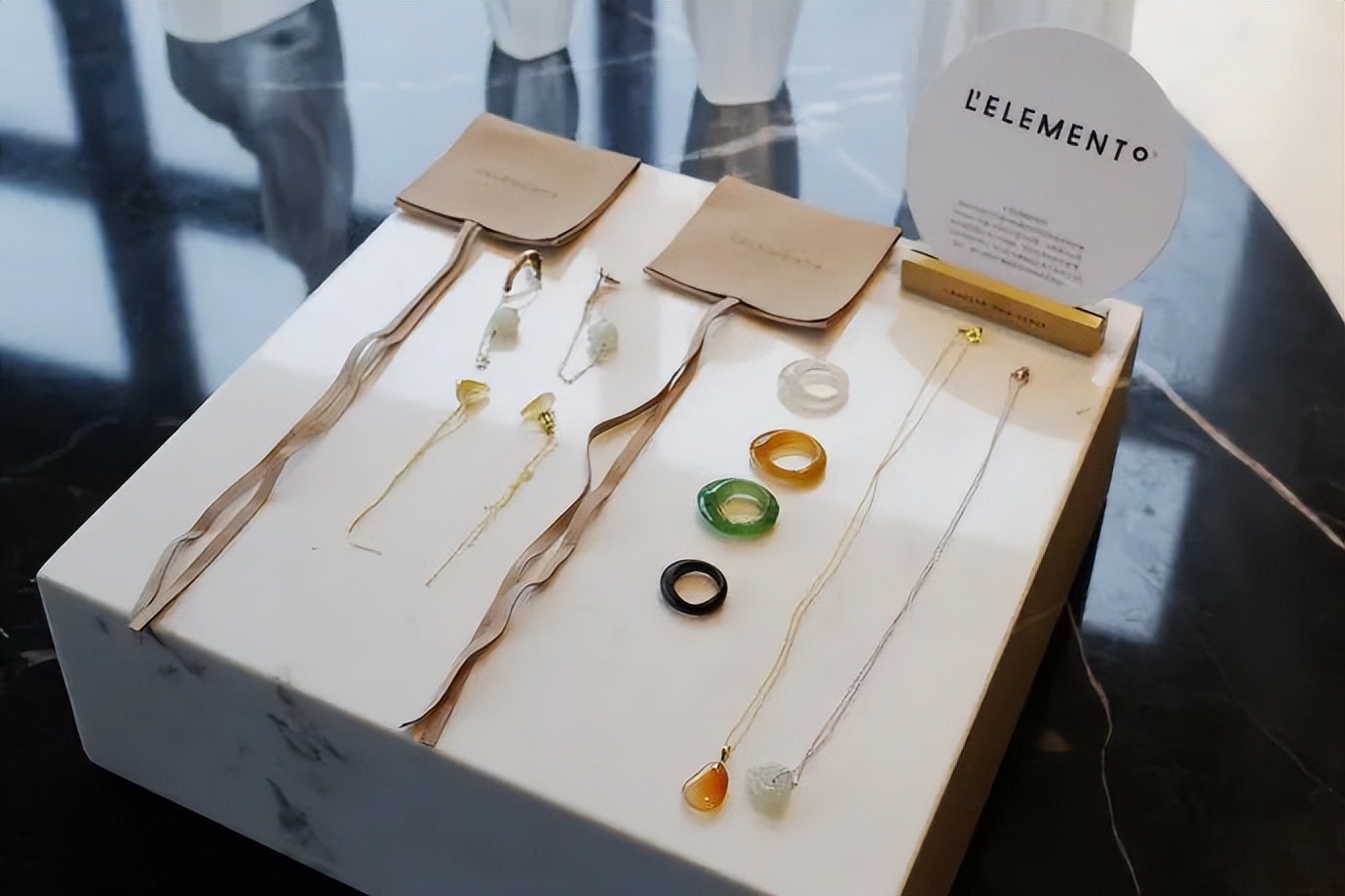 中年人买珠宝的心理,爱买珠宝的人什么心理