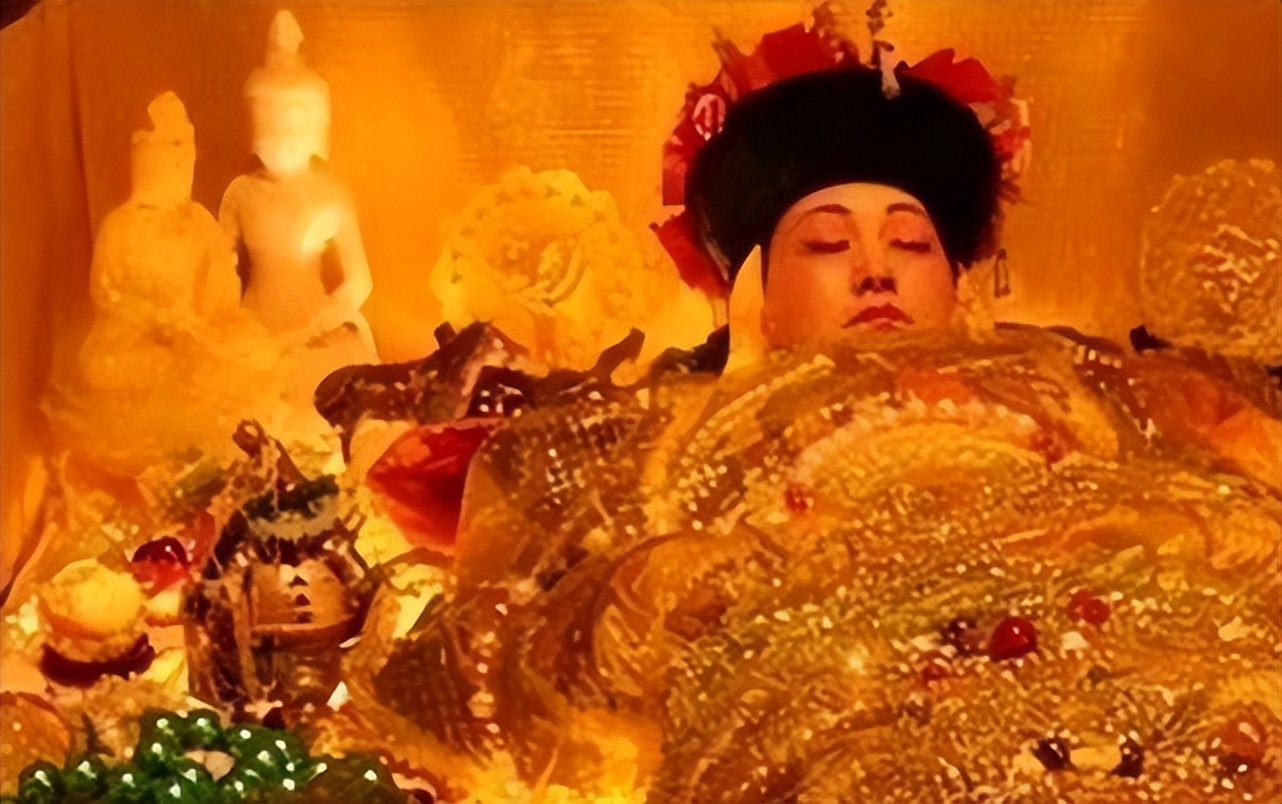 至今发现的蒙古大墓,内蒙出土一具龙袍女尸