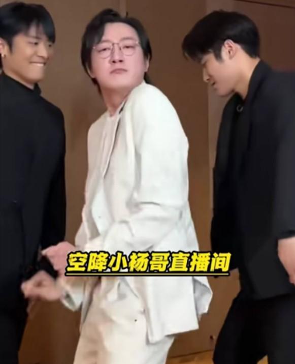 《他是谁》被人民网点名！既有夸又有批评，言辞直戳剧方肺管子