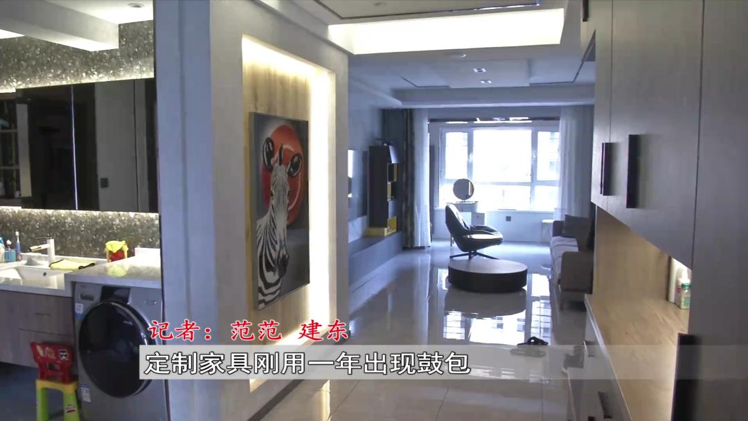 呼和浩特一市民吐槽定制家具刚用一年多处出现鼓包裂纹......