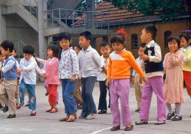 【晚清*楼青**旧影】女子丰乳肥臀，媚态撩人，风姿依旧！